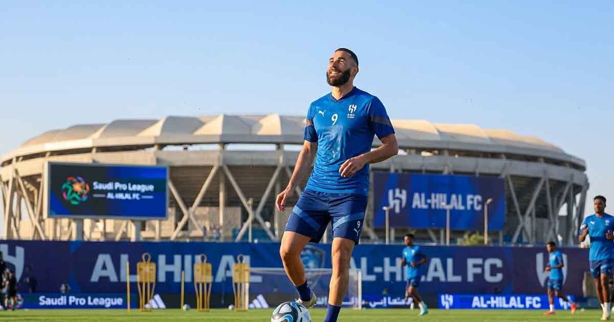 بنزيما يتدرب مع الهلال ويُحبّ الطقس في السعودية.. ويترقب الضوء الأخضر لمواجهة الفتح